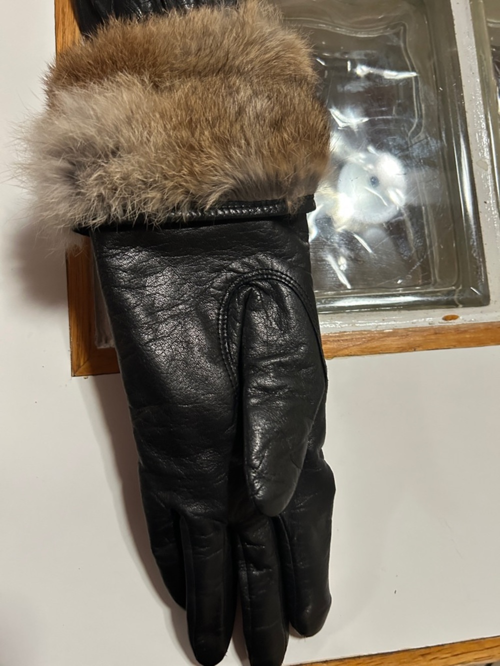Assorted Women's Gloves - Neutral & Black Leather Pairings small some vintage - Picture 7 of 8